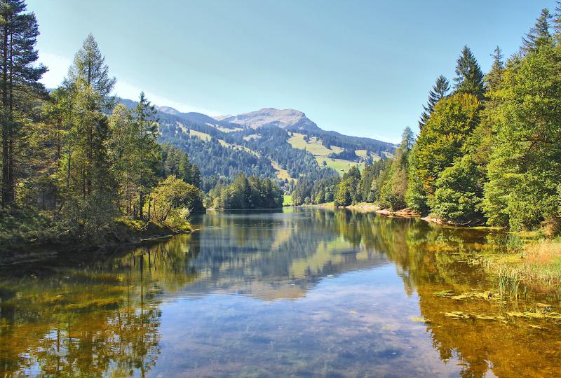 Chapfensee auf 1030 m ü. M. : Ausflugsziel für Hiker, Biker und Fischer