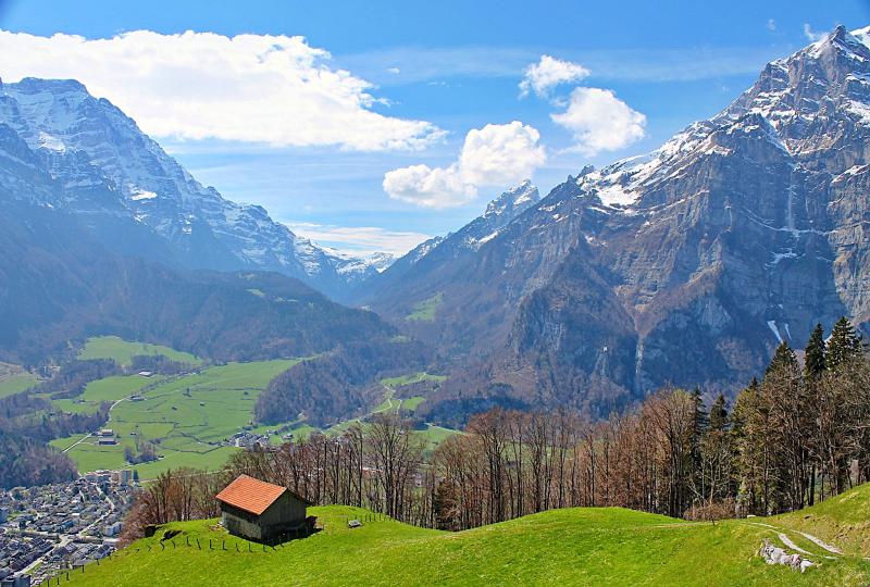 Glarus im Topzustand: Vorderglärnisch links, Wiggis rechts