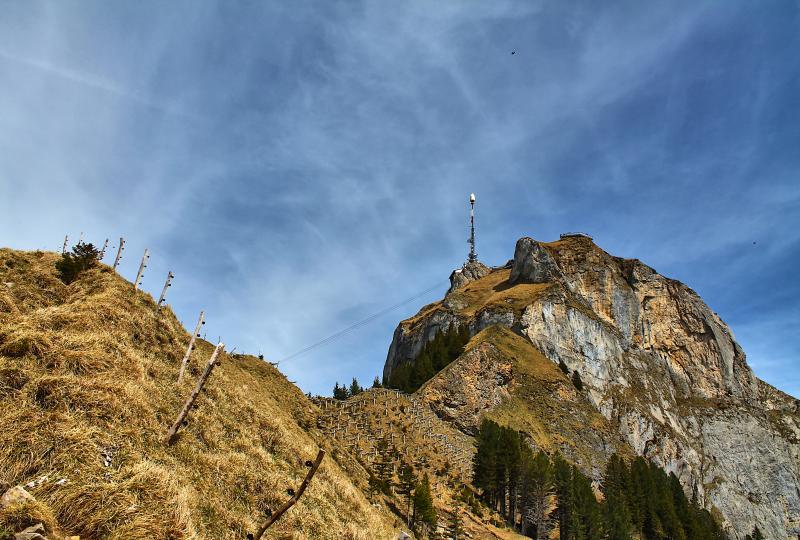 Imposant: Blick auf den 72 Meter hohen Sendeturm der Swisscom