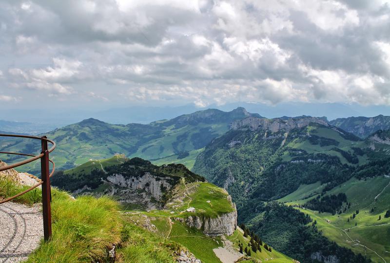 Auf 1925 Meter über Meer: Terrassen-Aussicht vom Berggasthaus Schäfler aus