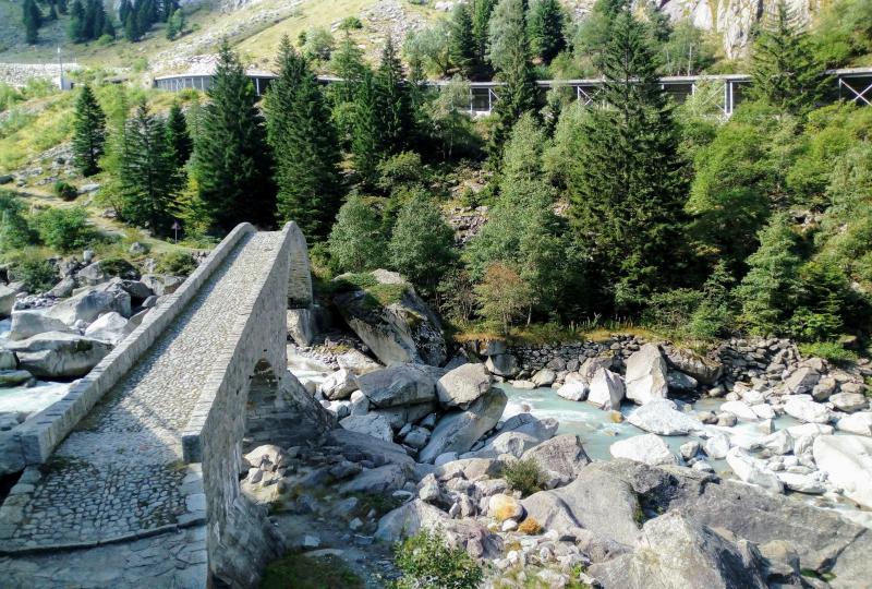 Häderlisbrücke über die Reuss: alt und restauriert