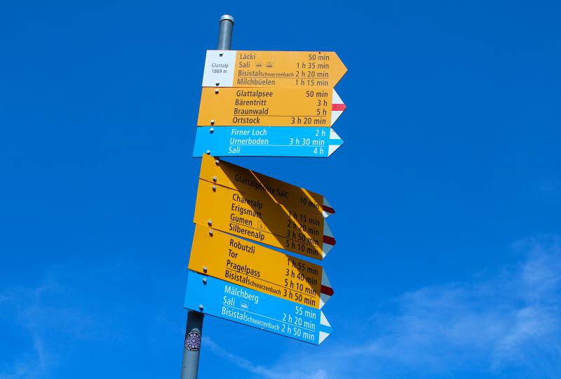 Wegweiser auf der Glattalp: gut für jede alpine Herausforderung 