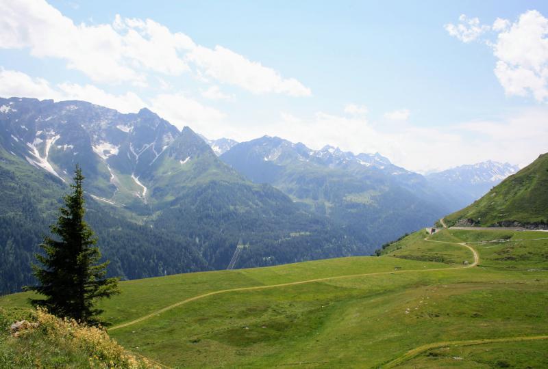 Gotthardpass: Aussicht in Richtung Val Bedretto