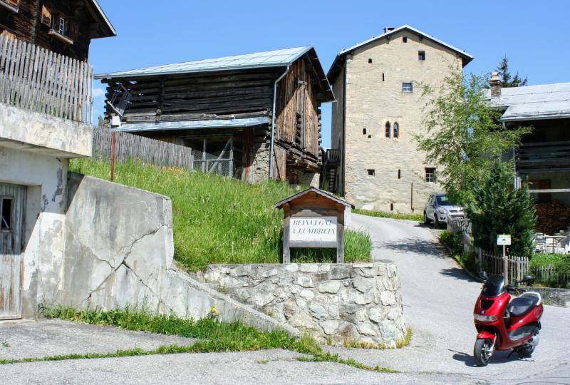 Dorfeingang Lumbrein - Wohnturm Casaulta aus dem 14. Jahrhundert